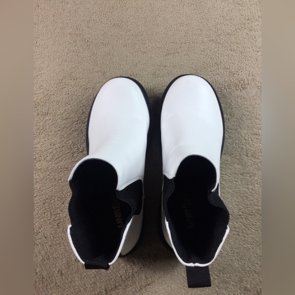 Unr8ted White Chelsea boots Womens size 8.5W slip on - Picture 7 of 11